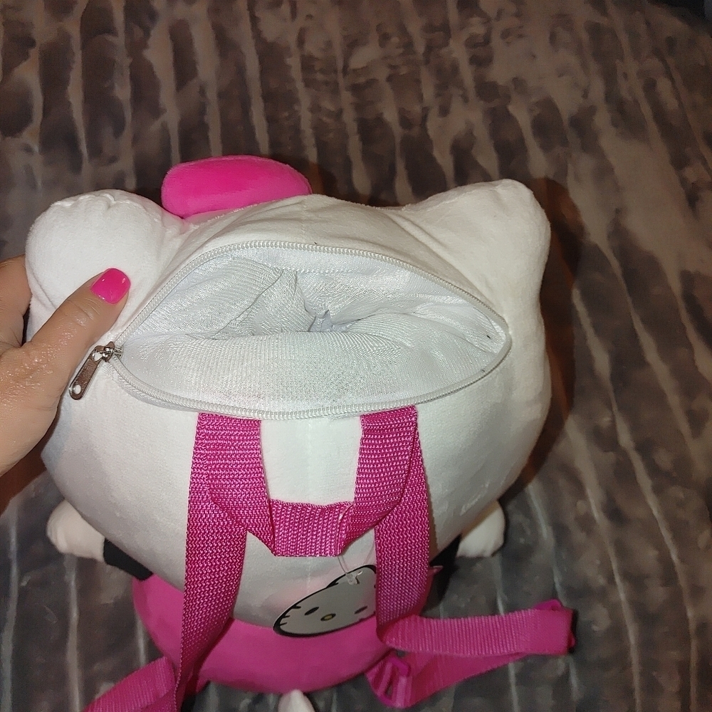Hello Kitty Plush Backpack - Picture 4 of 7